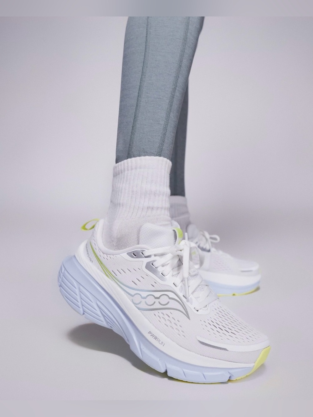 Saucony Guide 18 max cushioning trainers in white and ice melt Size 7.5 NIB